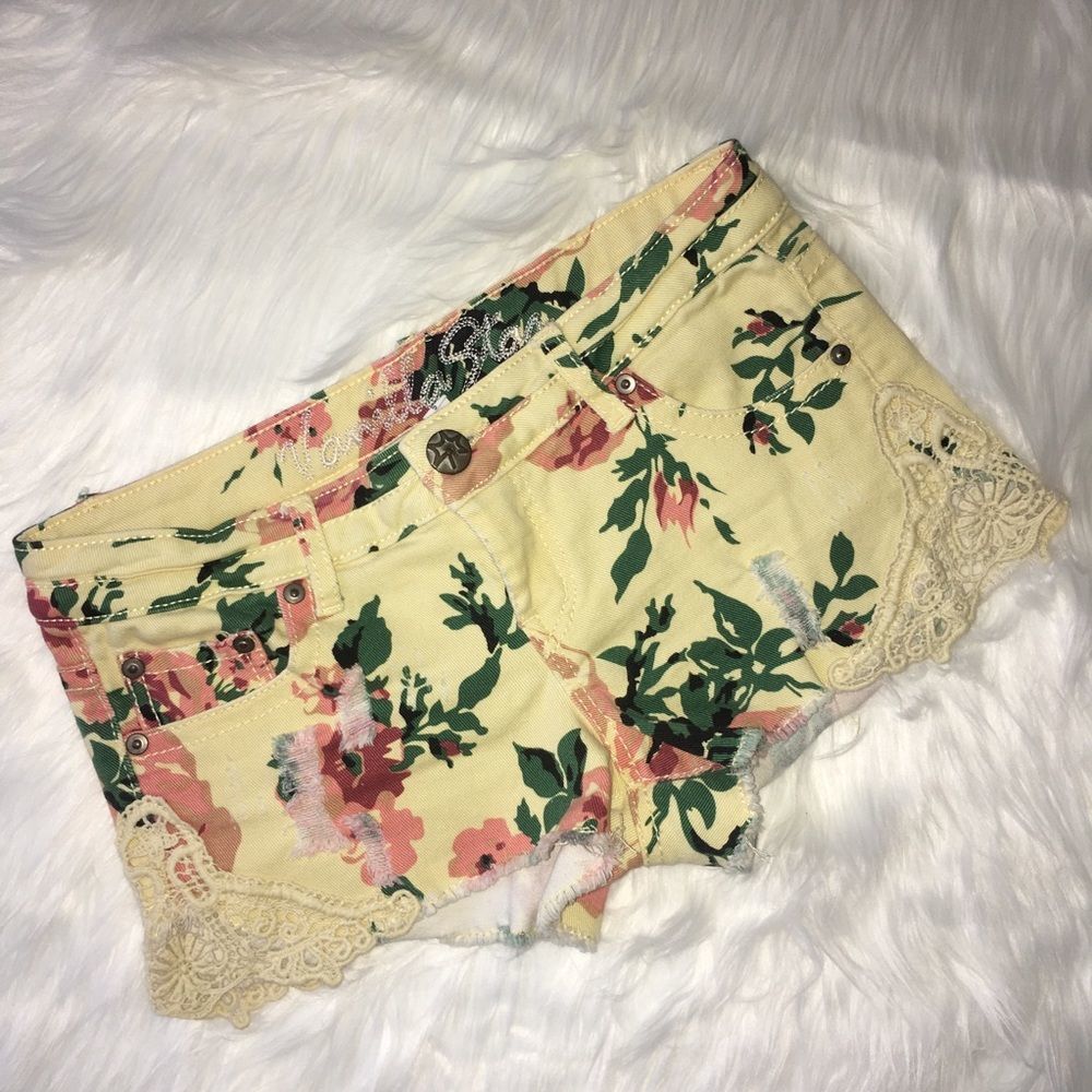 —Vanilla Star—Distressed Lace Detail Floral Shorts